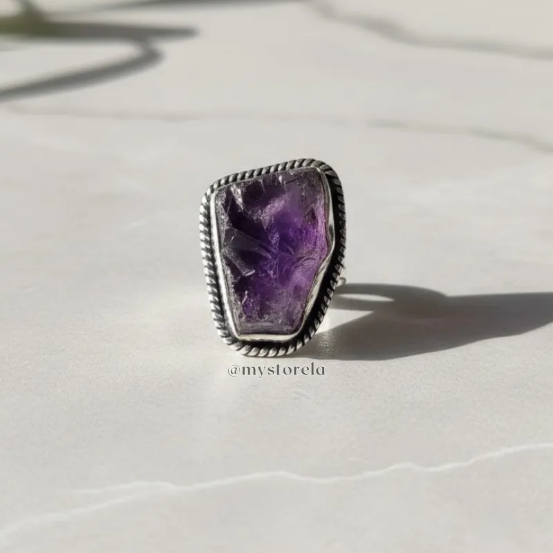 Anillo de amatista en piedra bruta
